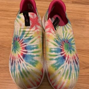 Skechers tie dye memory foam kids size 3 slip in shoes.